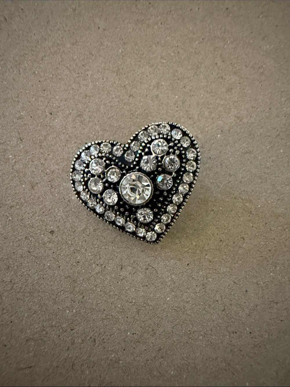 Crystal Heart Ginger Snap in Black and Clear Stones